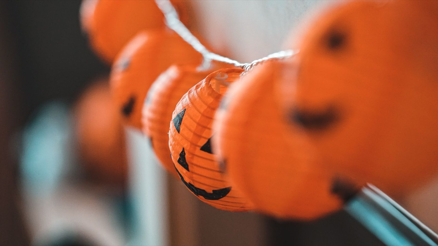 Décoration Halloween pas chère : jouer la lumière