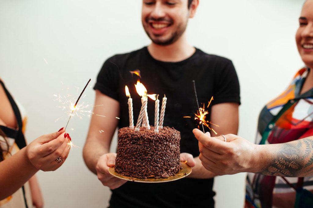 Anniversaire d&rsquo;adulte : idées selon le nombre d&rsquo;invités