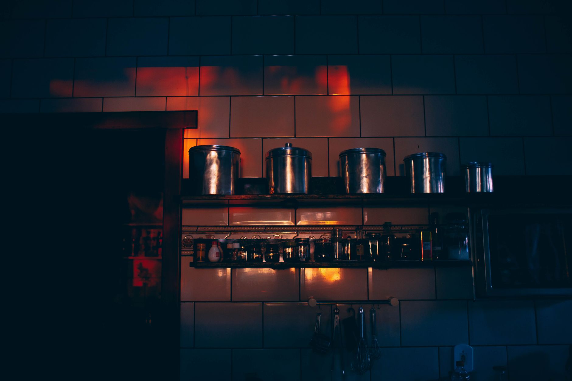 Outils de rangement pour petite cuisine: critères et solutions