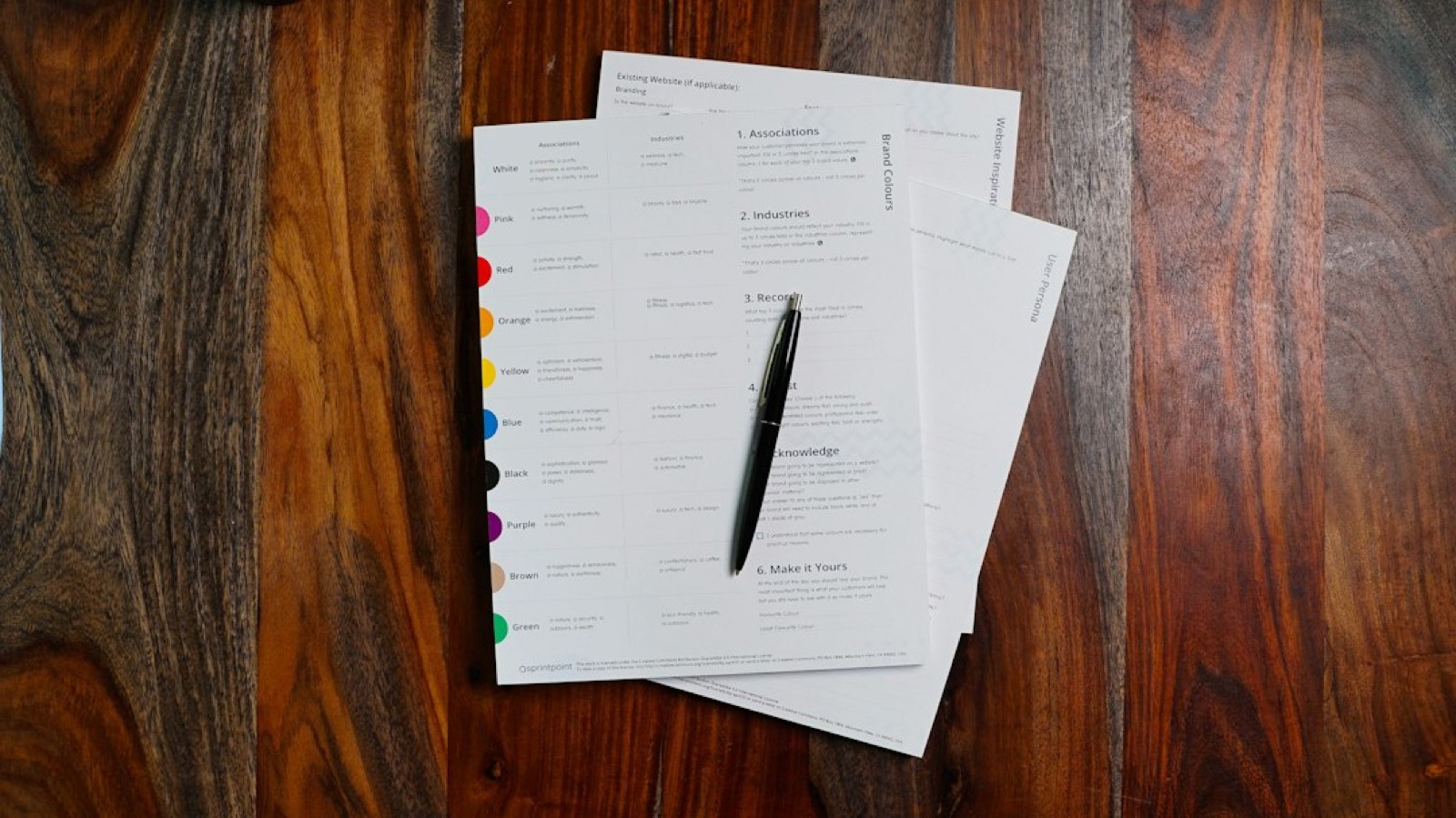 Documents de contrat et signature chez le notaire pour un achat en viager