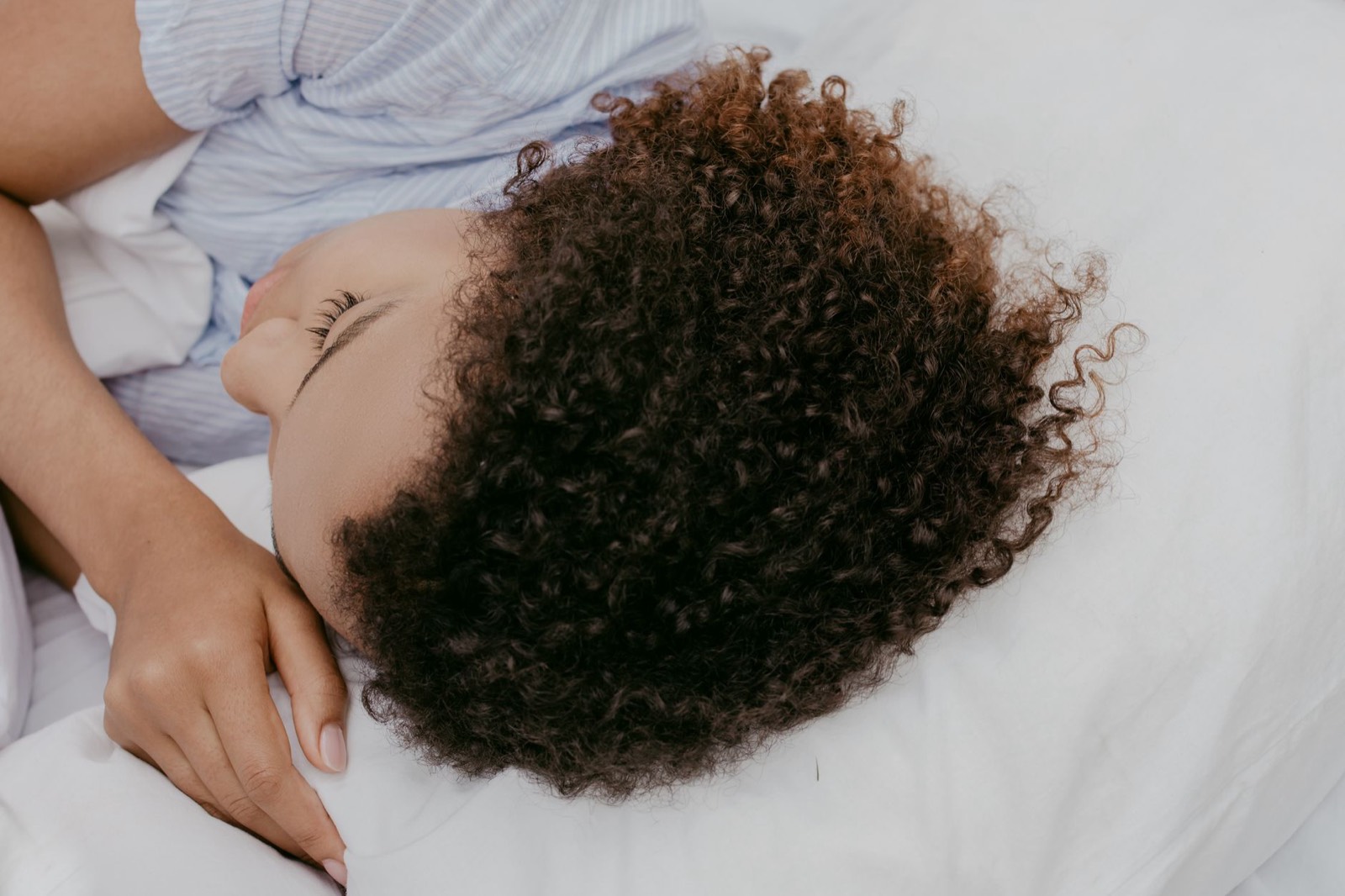Oreiller testé sur le côté, adapté à la position de sommeil