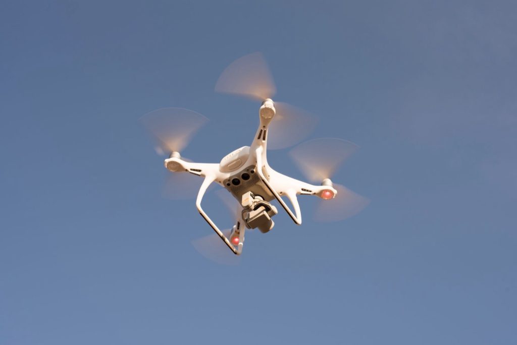 Drone pour prise de vue aérienne : les critères avant de louer un pres