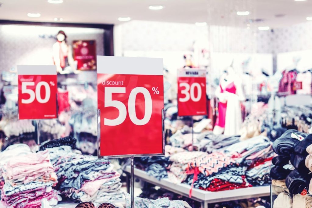 Fausse promotion : que dit vraiment la loi sur les réductions affichée