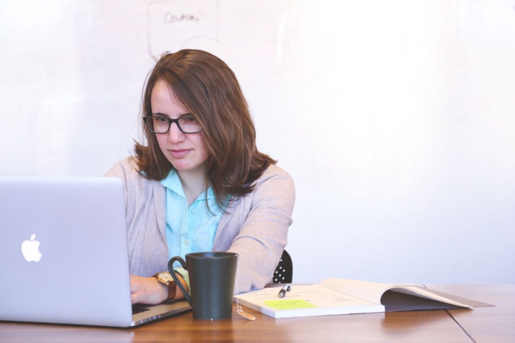 Fausses promotions au travail : ce que cachent vraiment les « avantage