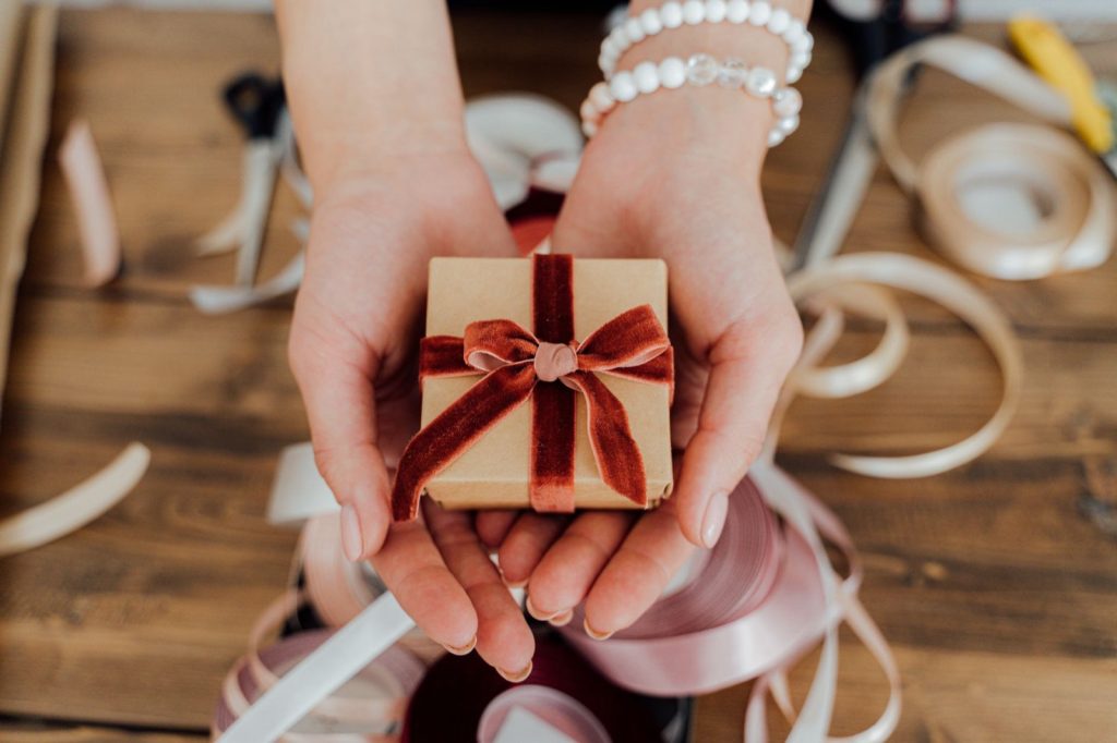 Idée cadeau personnalisé fait main : à qui l&rsquo;offrir, et pour quelle oc
