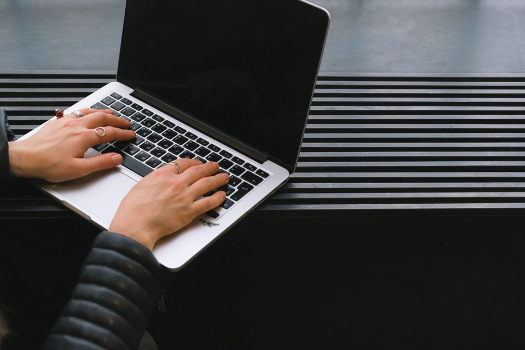 Site internet d&rsquo;entreprise : les 5 lignes du devis à vérifier avant de