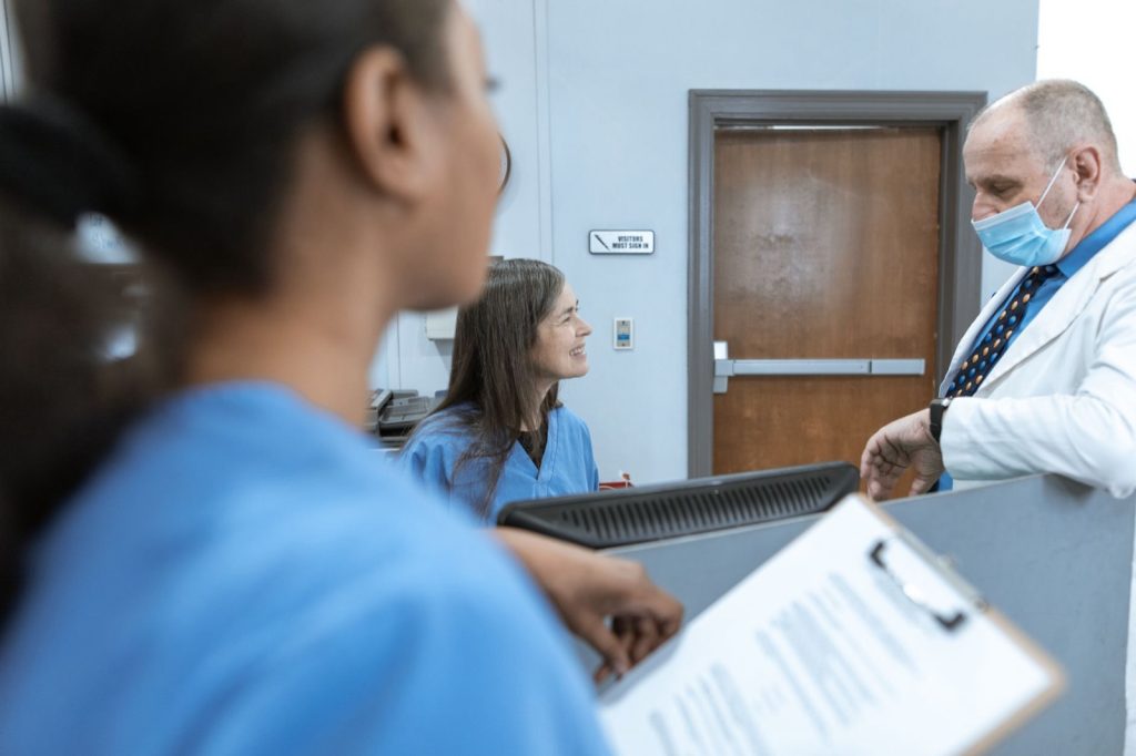 Site web de professionnel de santé : les bases avant le SEO local